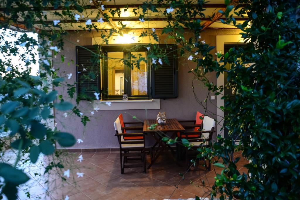 Korallis Apartament Karavádhos