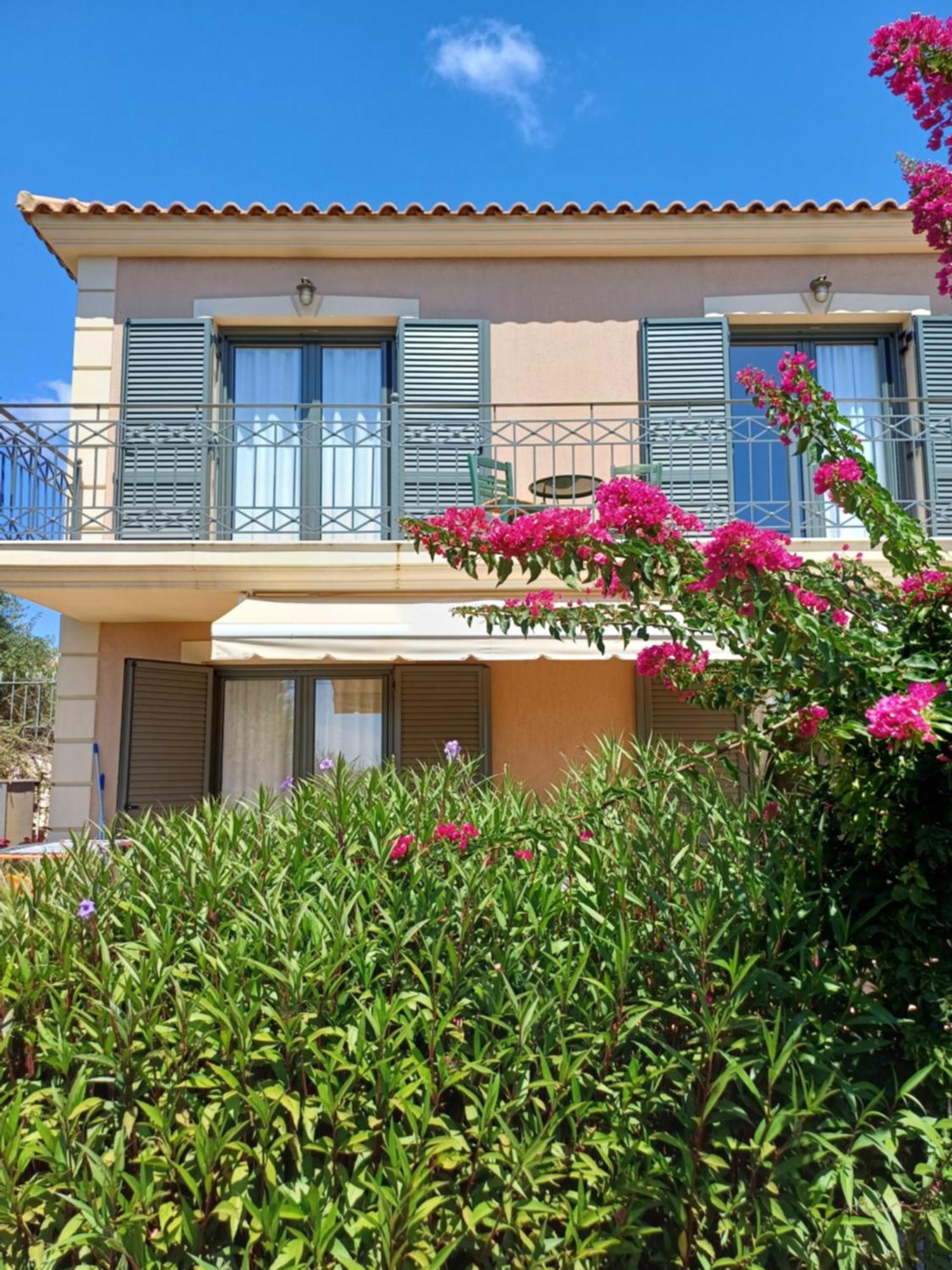 Korallis Villas *
