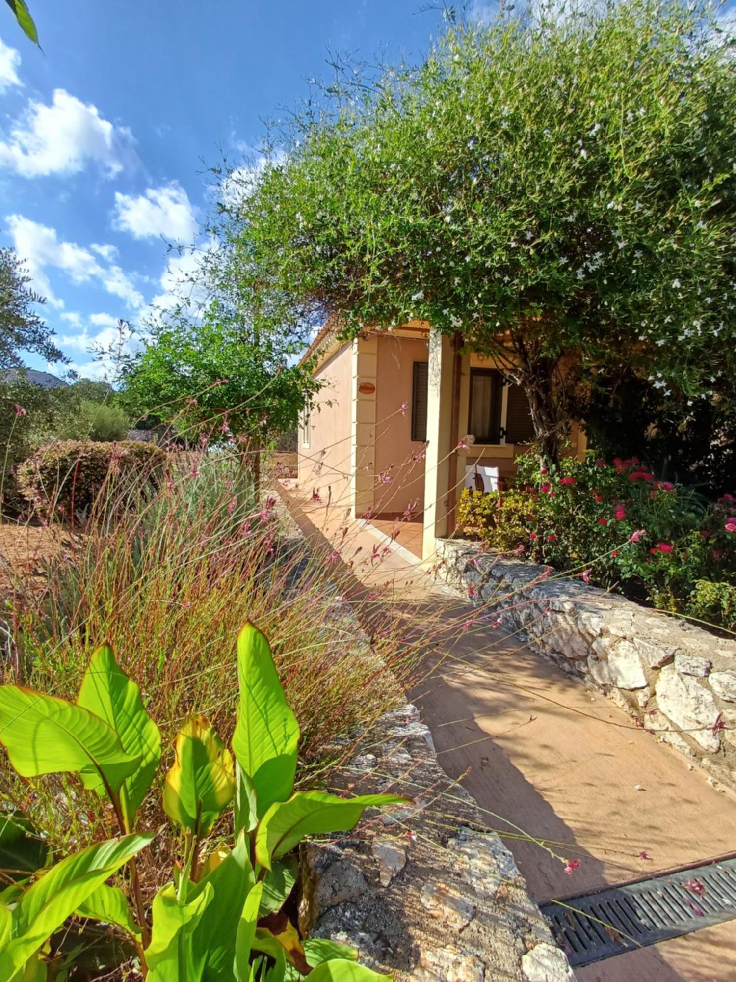 Korallis Villas Apartment Karavados