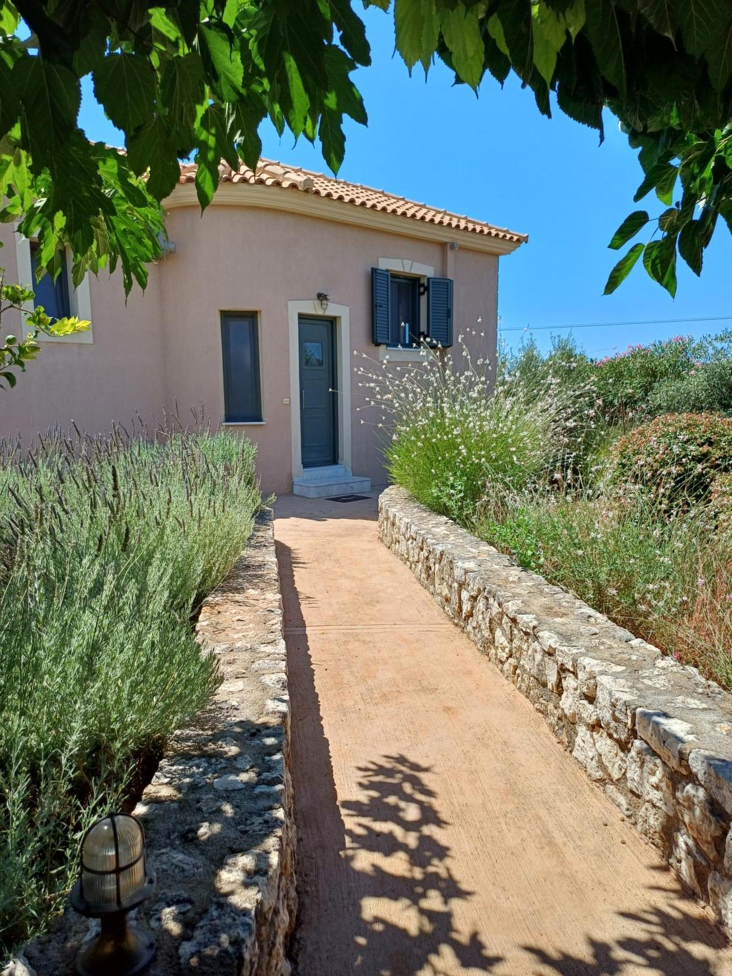 Korallis Villas Apartment Karavados