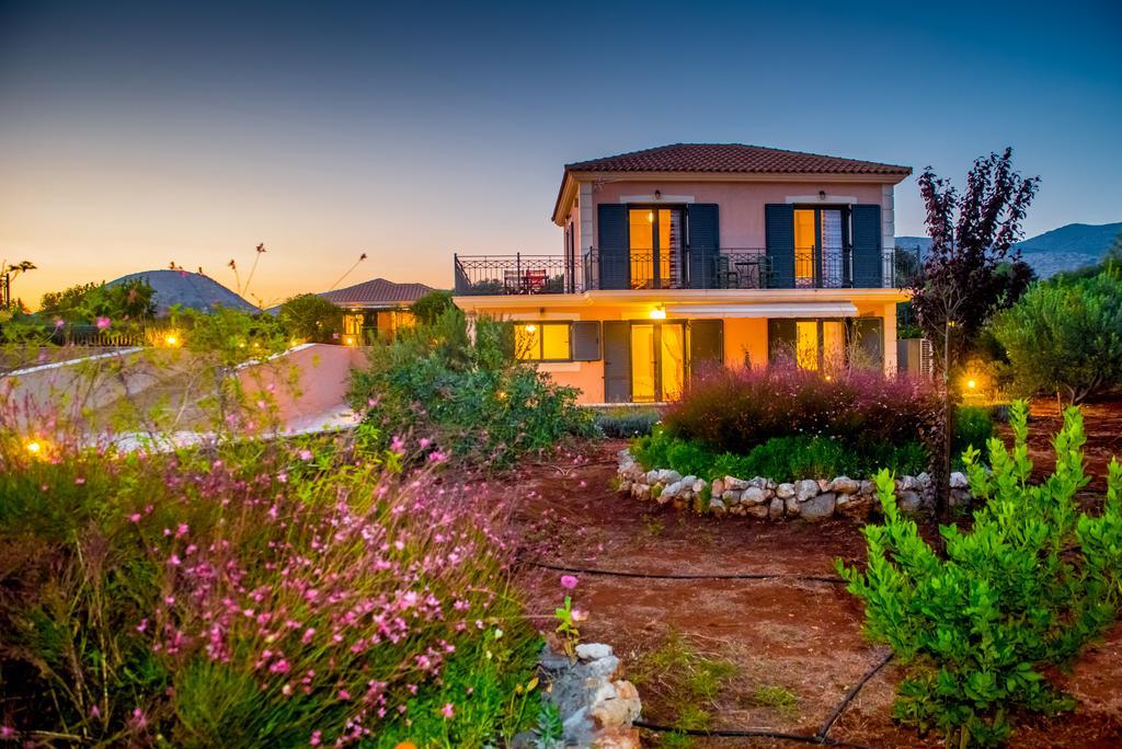 Korallis Villas Karavados