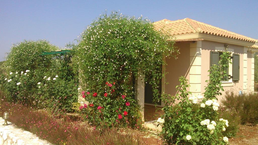 Korallis Villas Karavados