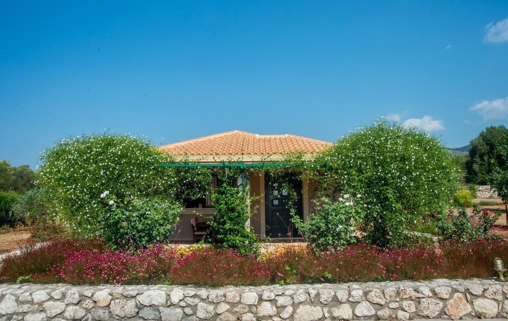 Korallis Villas * Karavados